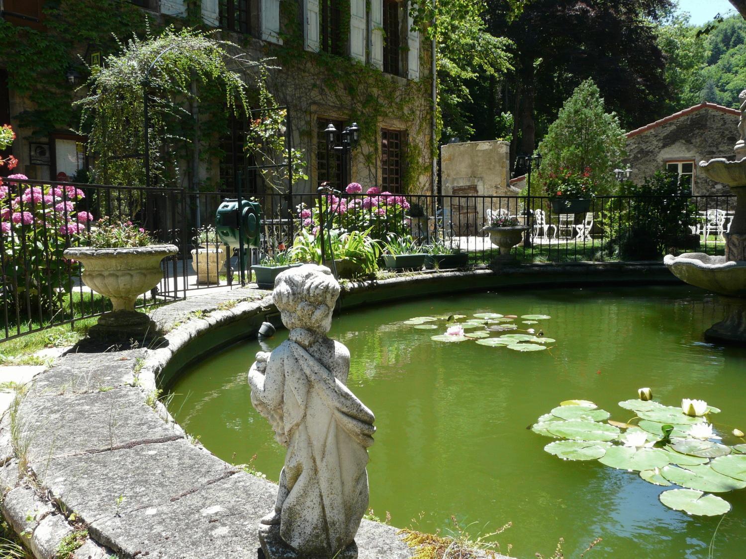 Logis Hostellerie Du Grand Duc Hotel Restaurant Gincla Exterior foto