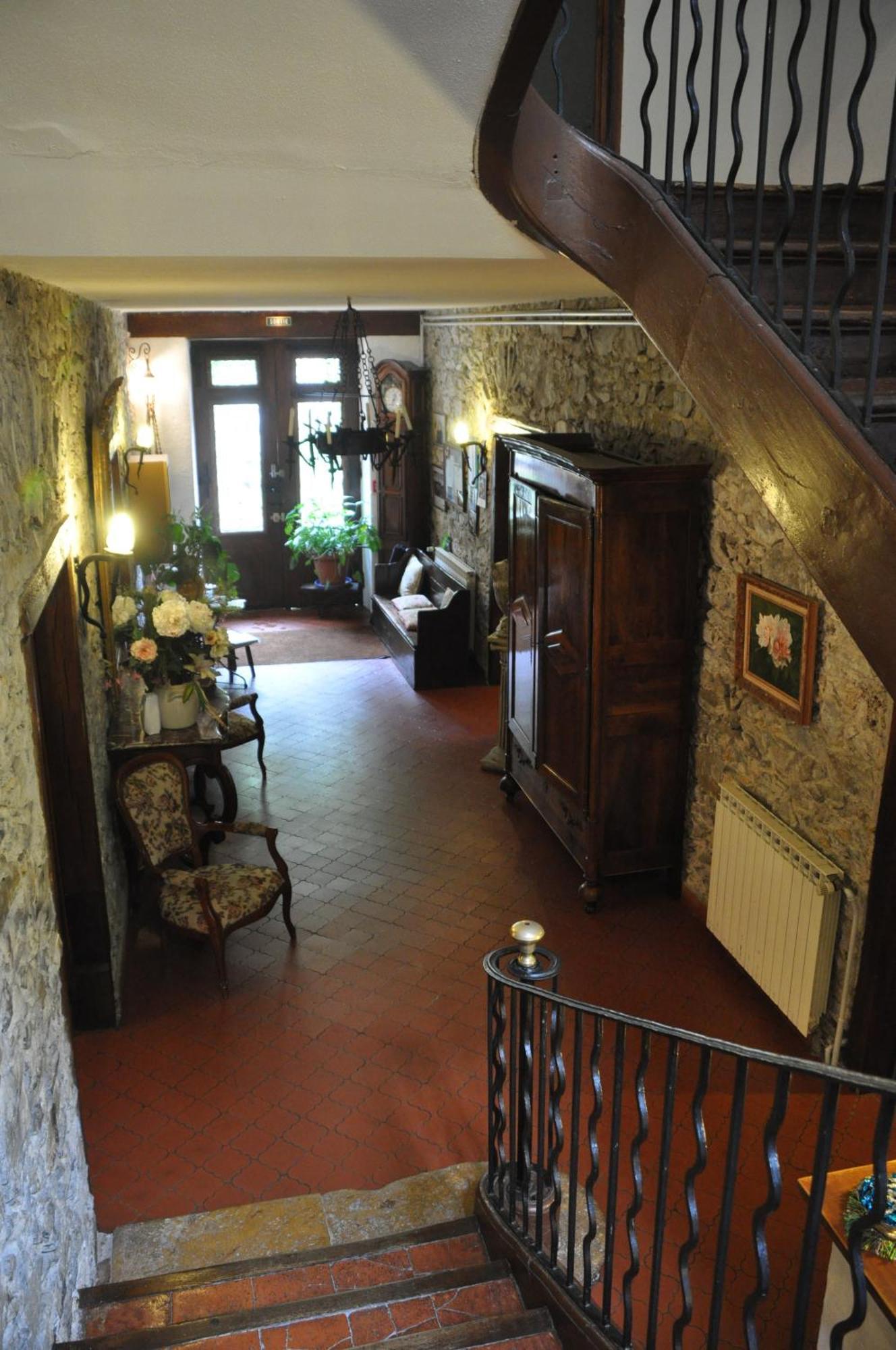 Logis Hostellerie Du Grand Duc Hotel Restaurant Gincla Exterior foto