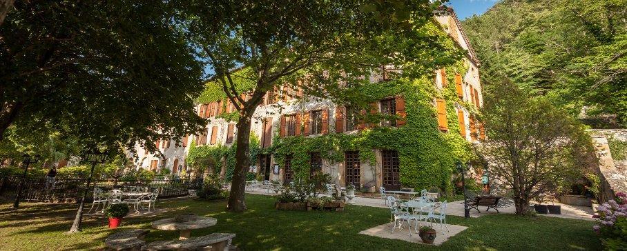 Logis Hostellerie Du Grand Duc Hotel Restaurant Gincla Exterior foto