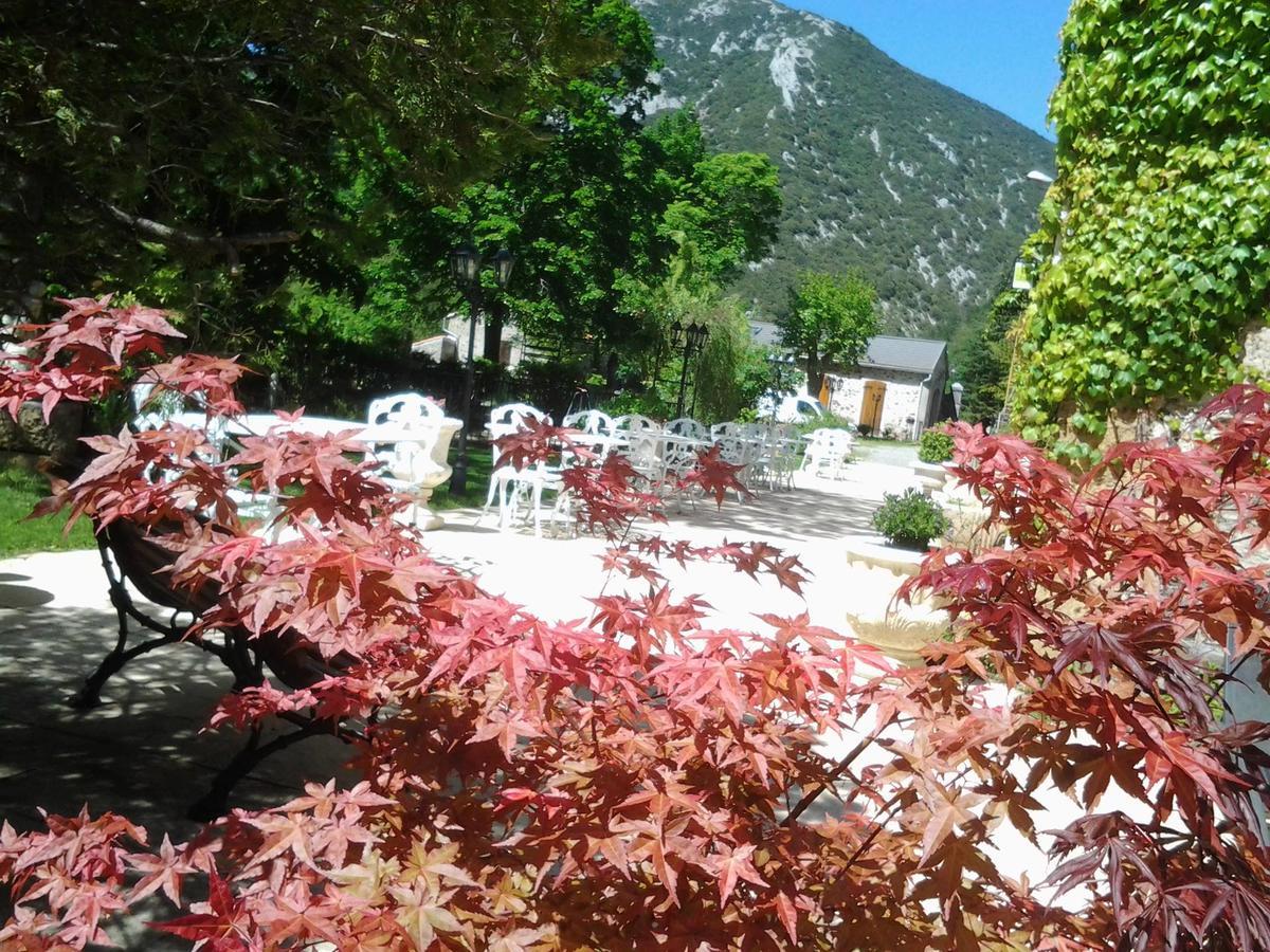 Logis Hostellerie Du Grand Duc Hotel Restaurant Gincla Exterior foto