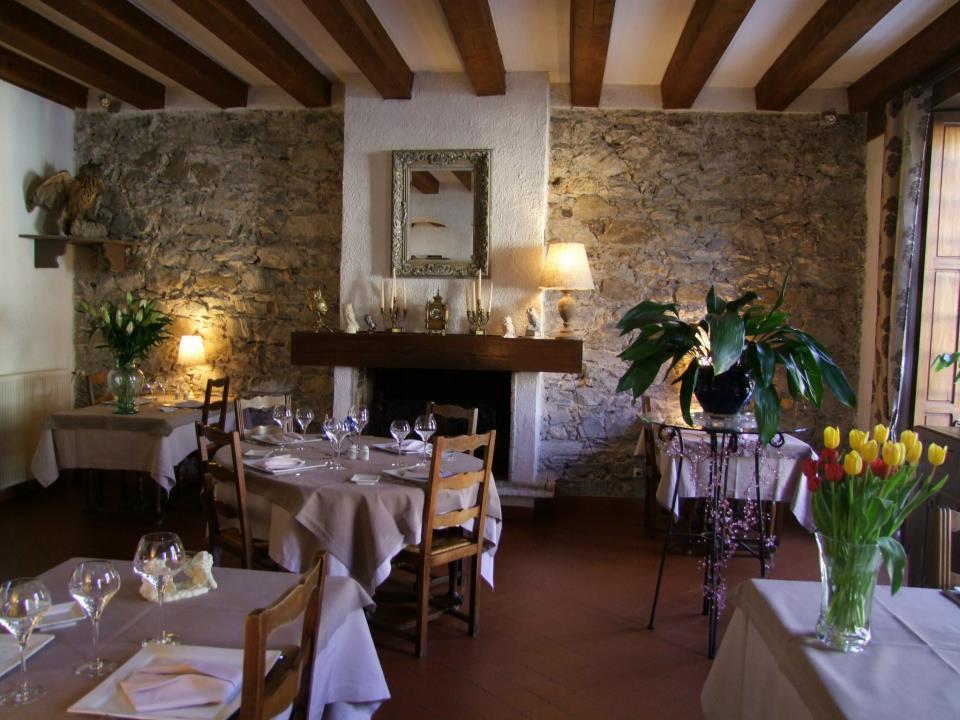 Logis Hostellerie Du Grand Duc Hotel Restaurant Gincla Exterior foto